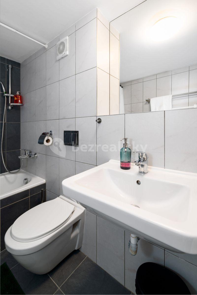 Pronájem bytu 2+1 70 m², Křižíkova, Praha, Praha