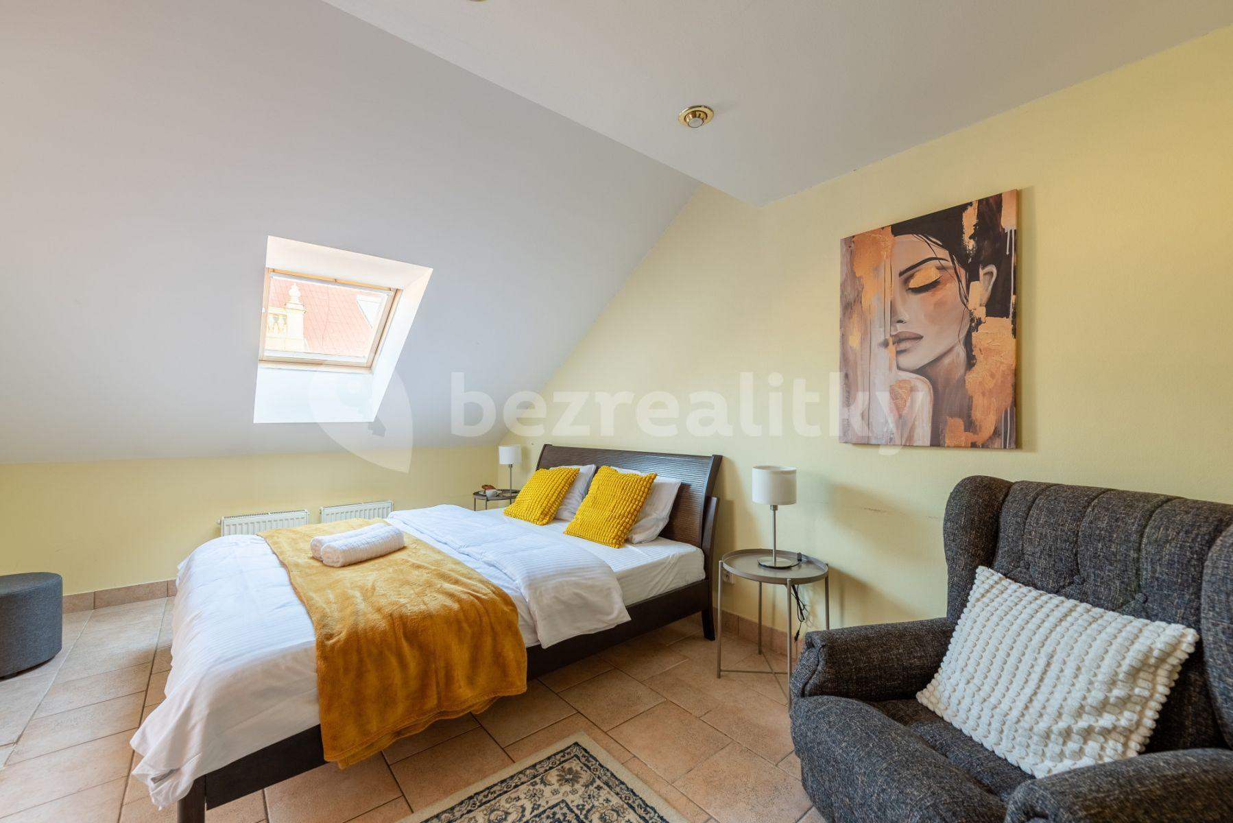 Pronájem bytu 4+1 80 m², Pštrossova, Praha, Praha