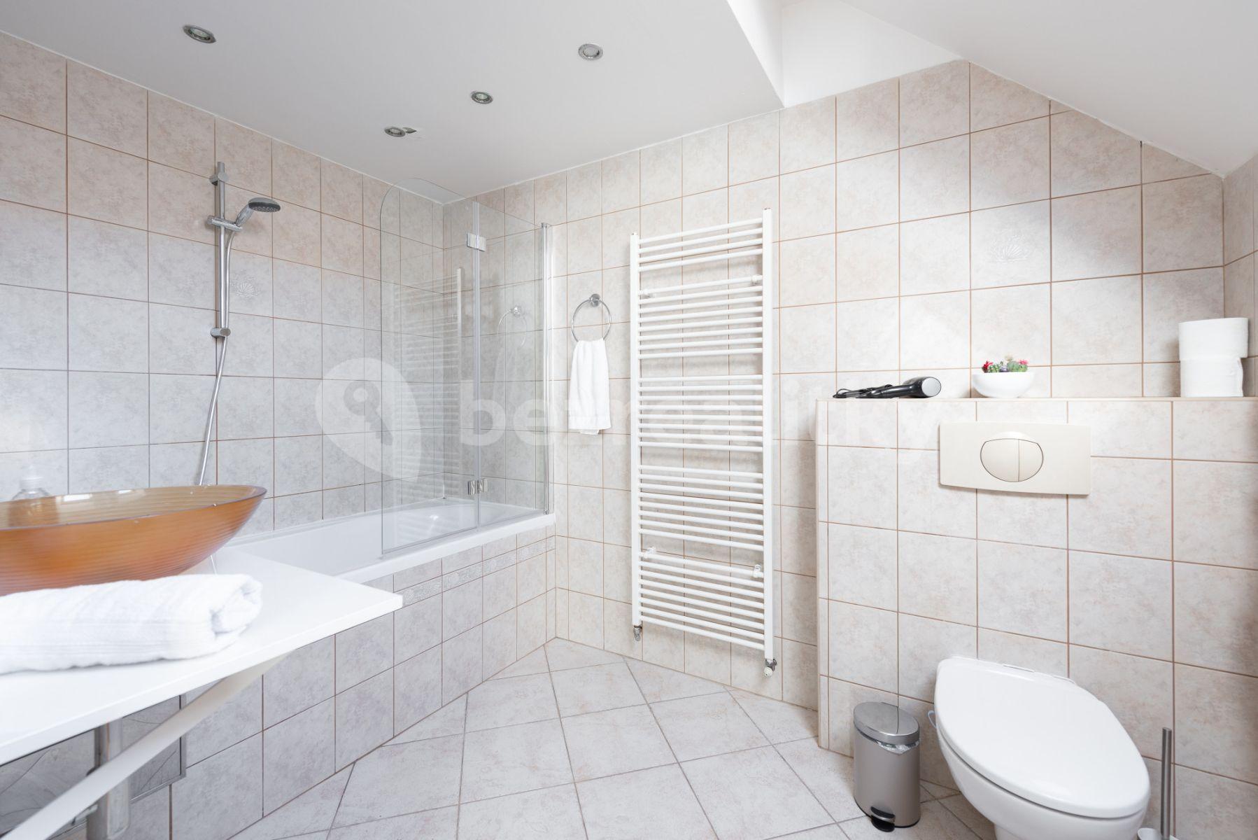 Pronájem bytu 4+1 80 m², Pštrossova, Praha, Praha