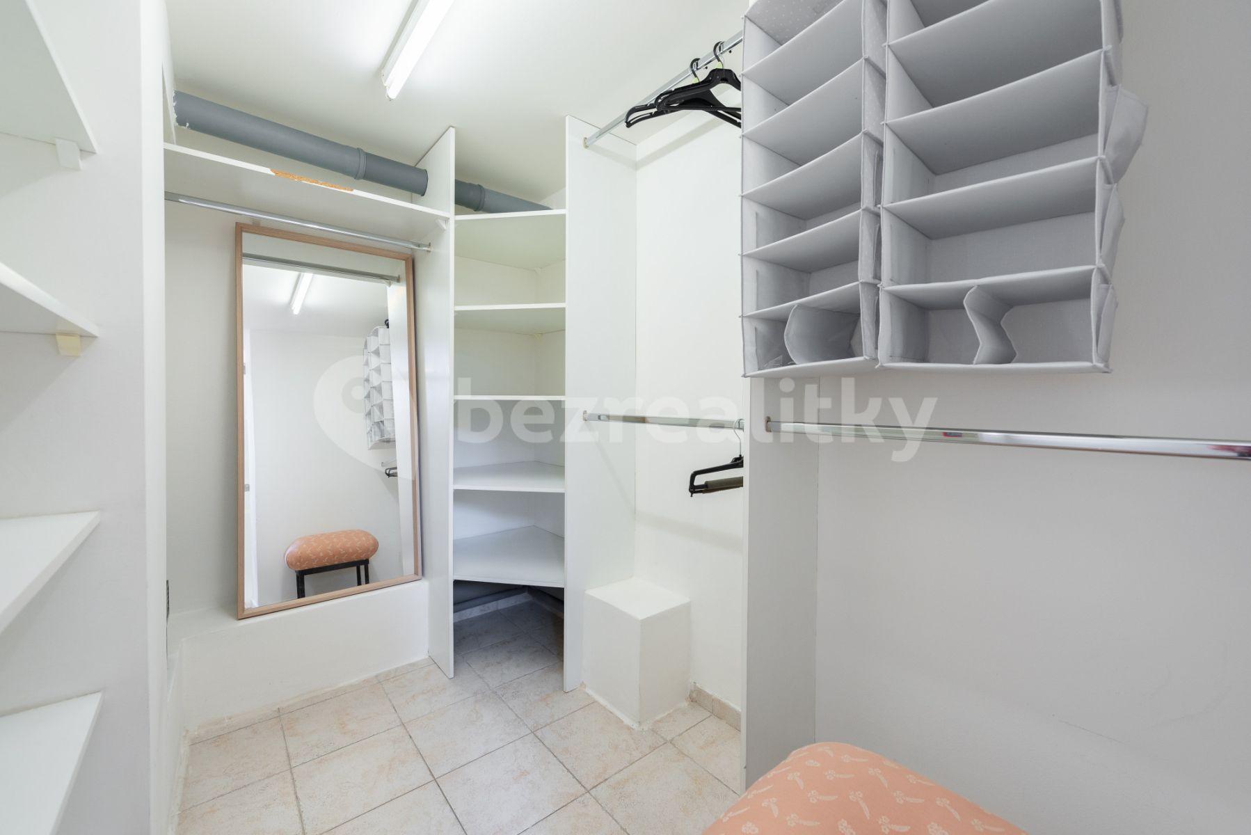 Pronájem bytu 4+1 80 m², Pštrossova, Praha, Praha