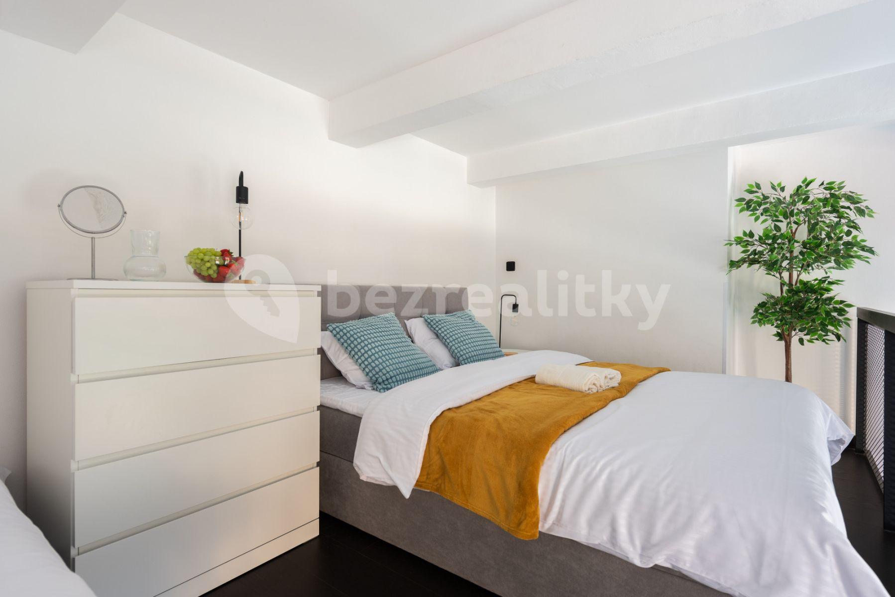 Pronájem bytu 2+1 65 m², Křižíkova, Praha, Praha