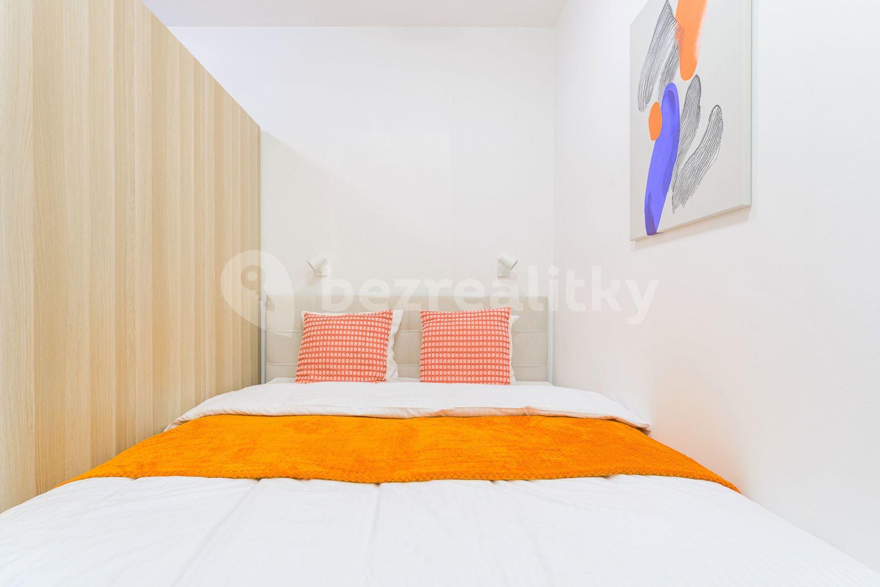 Pronájem bytu 5+1 95 m², Křižíkova, Praha, Praha