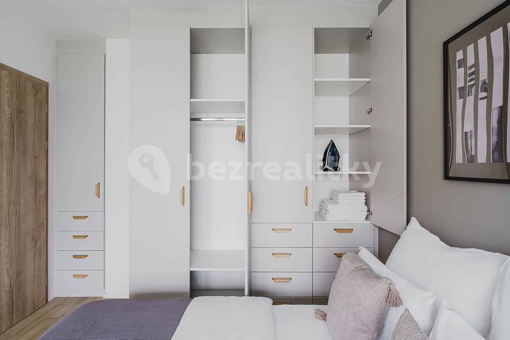 Pronájem bytu 2+1 63 m², U Pergamenky a, Praha, Praha