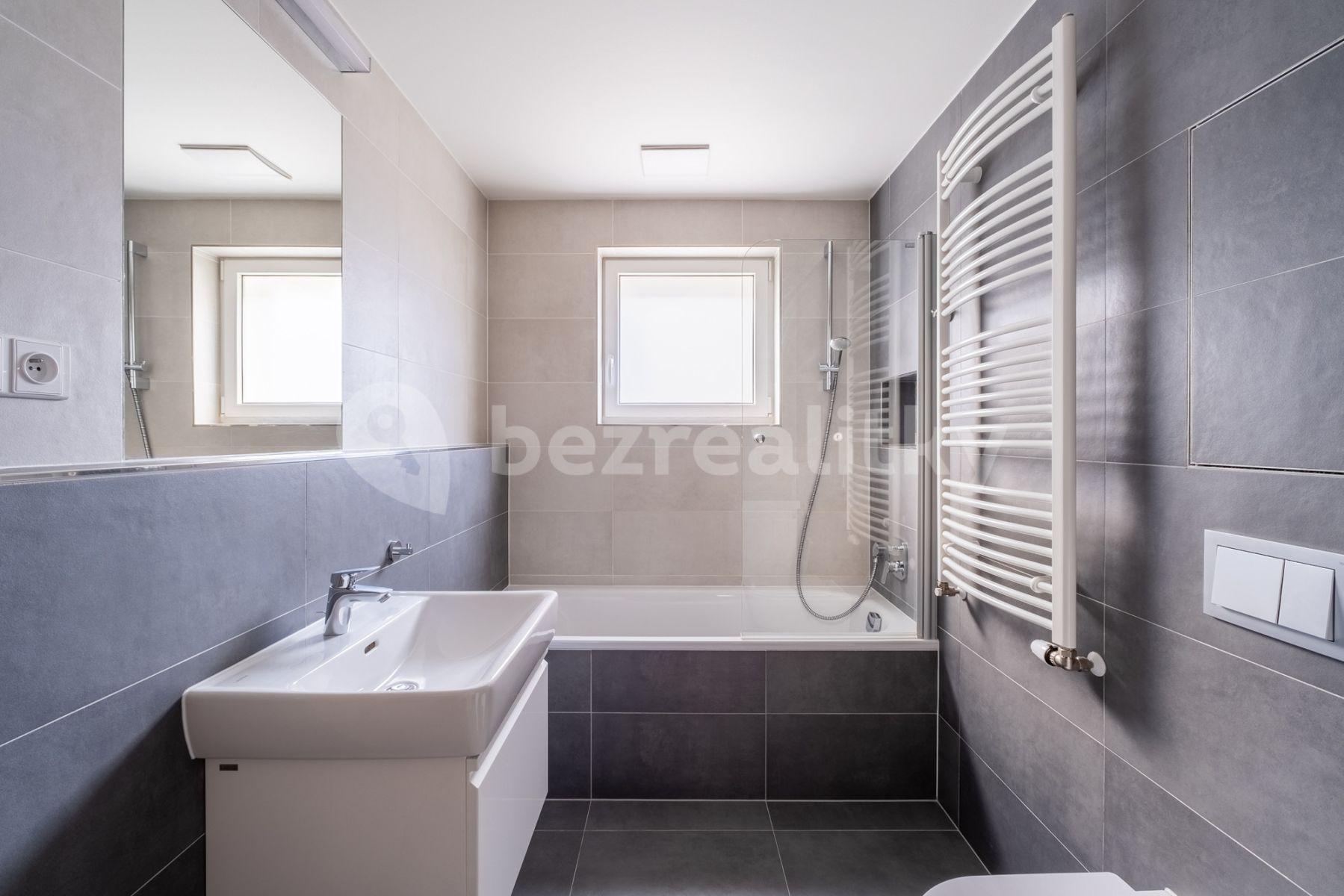 Pronájem bytu 2+1 63 m², U Pergamenky a, Praha, Praha