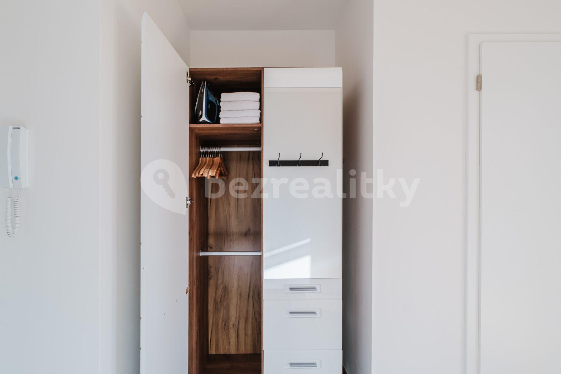 Pronájem bytu 1+1 40 m², Olgy Havlové, Praha, Praha