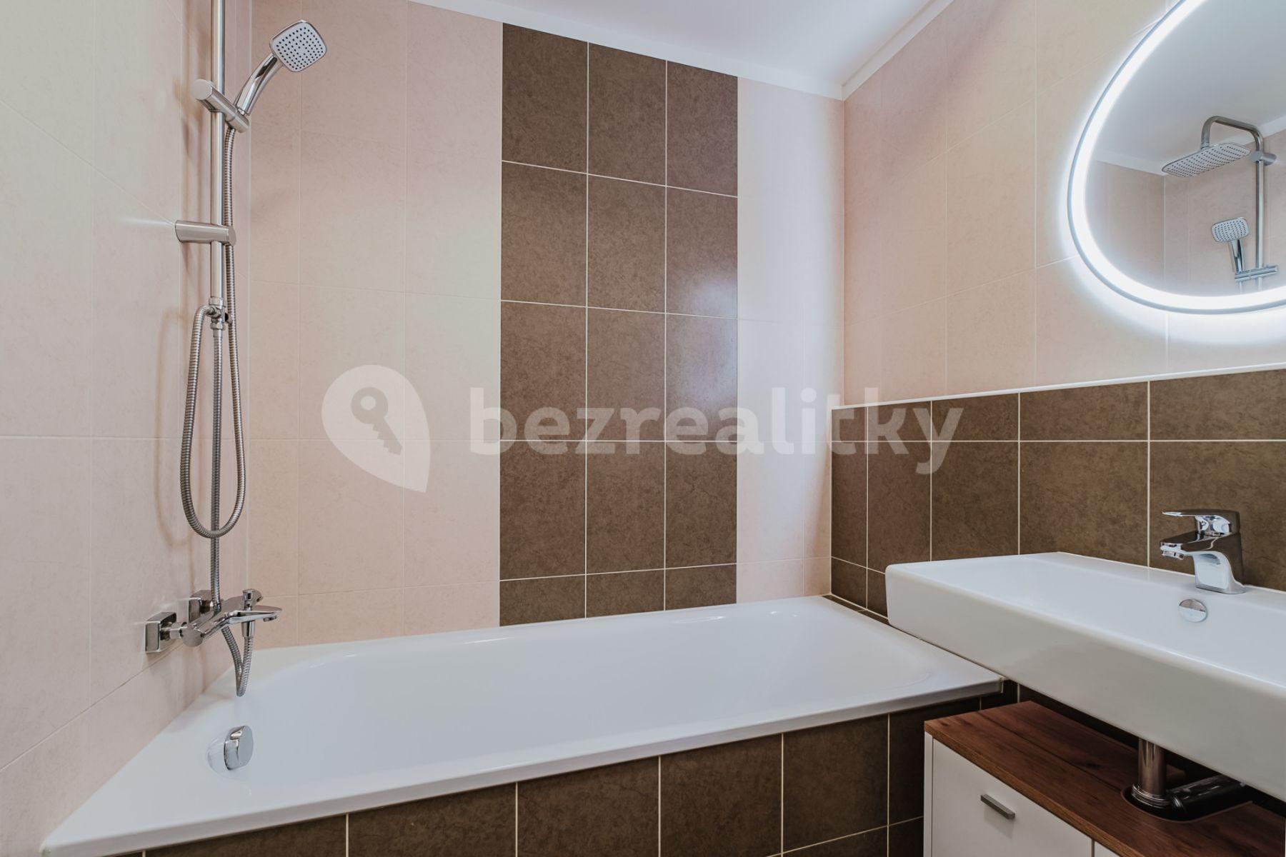 Pronájem bytu 1+1 40 m², Olgy Havlové, Praha, Praha