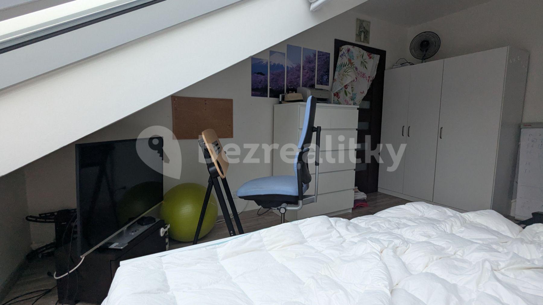 Pronájem bytu 2+1 150 m², Nitranská, Praha, Praha