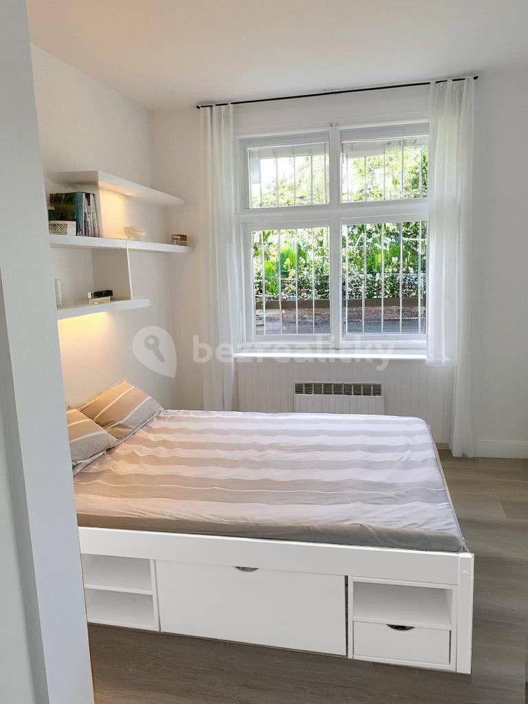 Pronájem bytu 2+1 52 m², U Obecního dvora, Praha, Praha