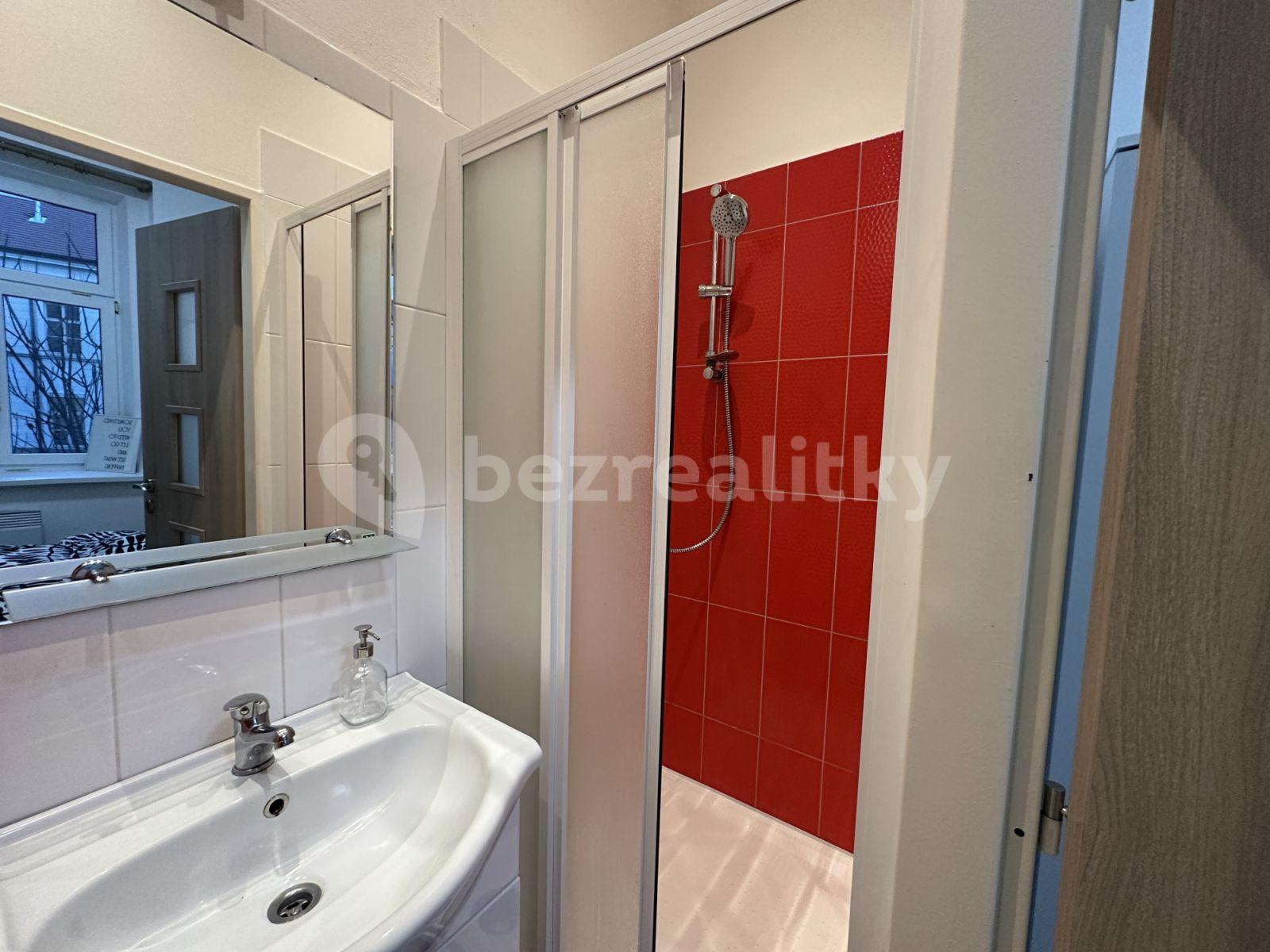 Pronájem bytu 1+kk 35 m², V. Nejedlého, Praha, Praha