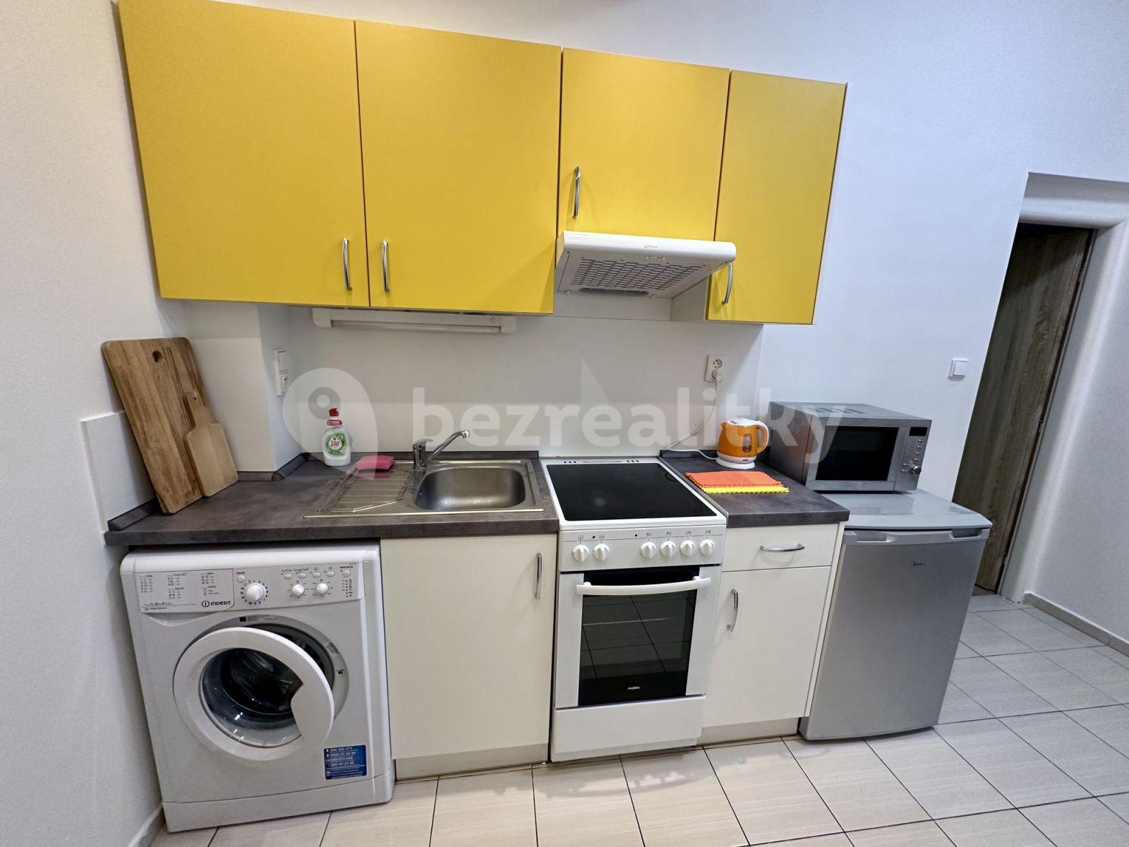 Pronájem bytu 1+kk 35 m², V. Nejedlého, Praha, Praha