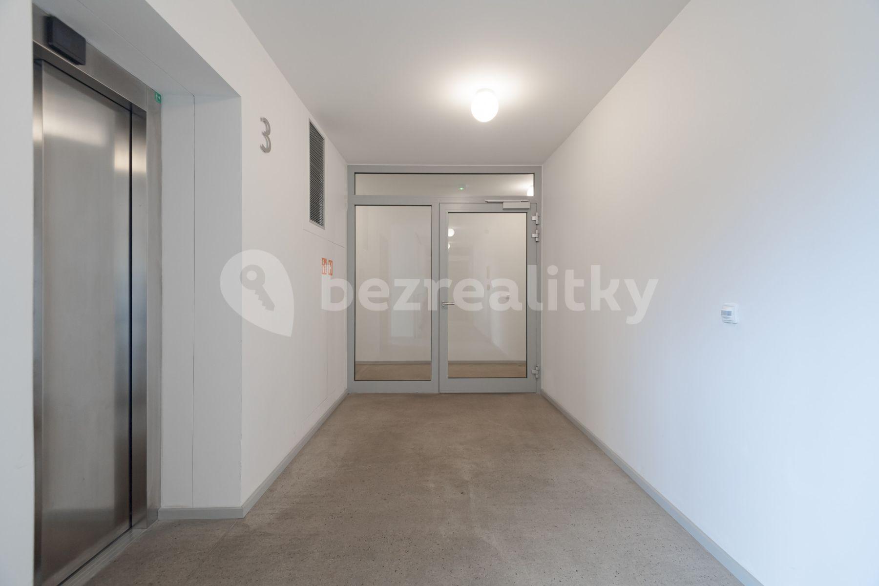 Pronájem bytu 1+1 35 m², Koněvova, Praha, Praha