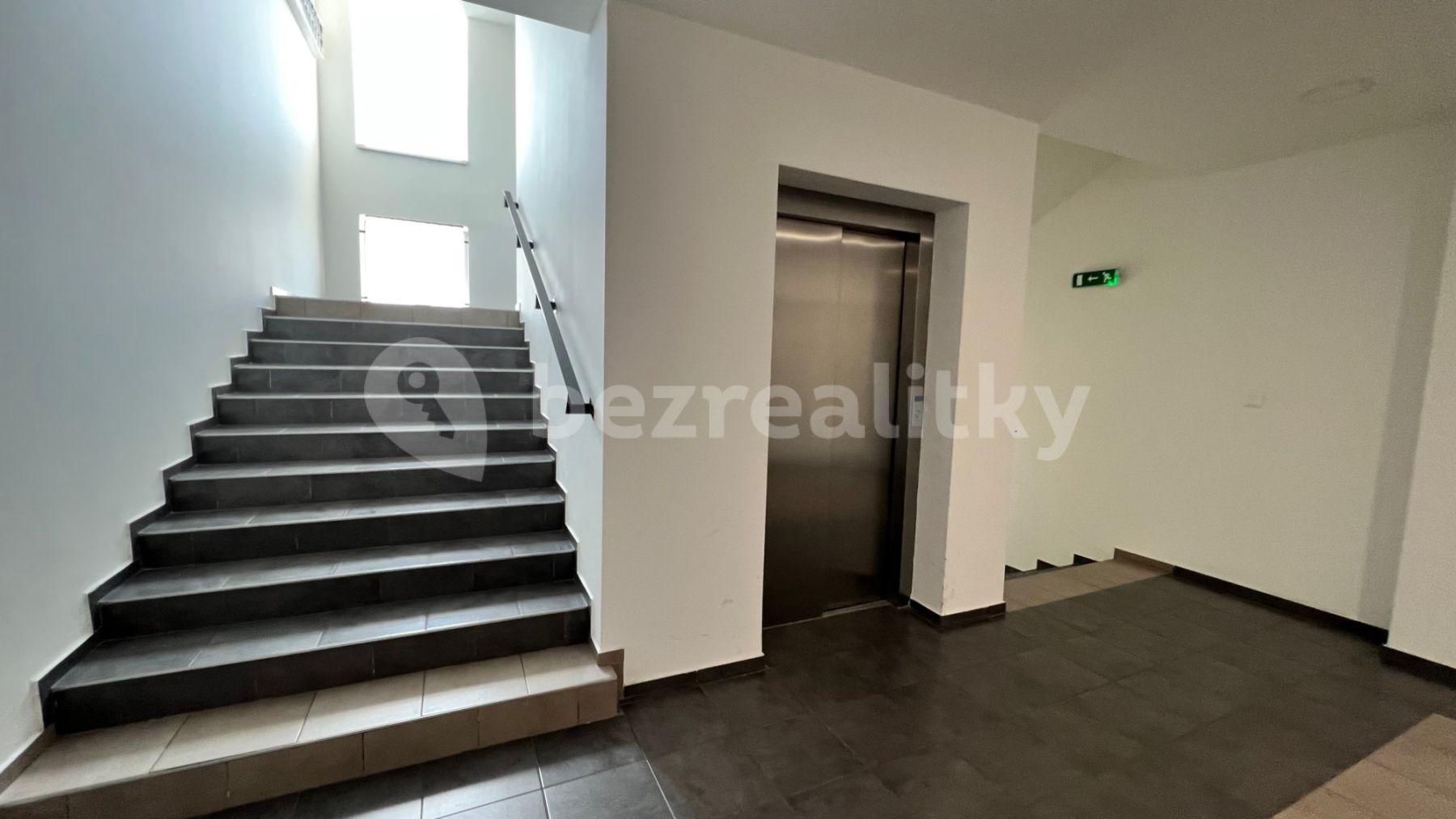 Pronájem bytu 2+1 40 m², Prievozská, Ružinov, Bratislavský kraj