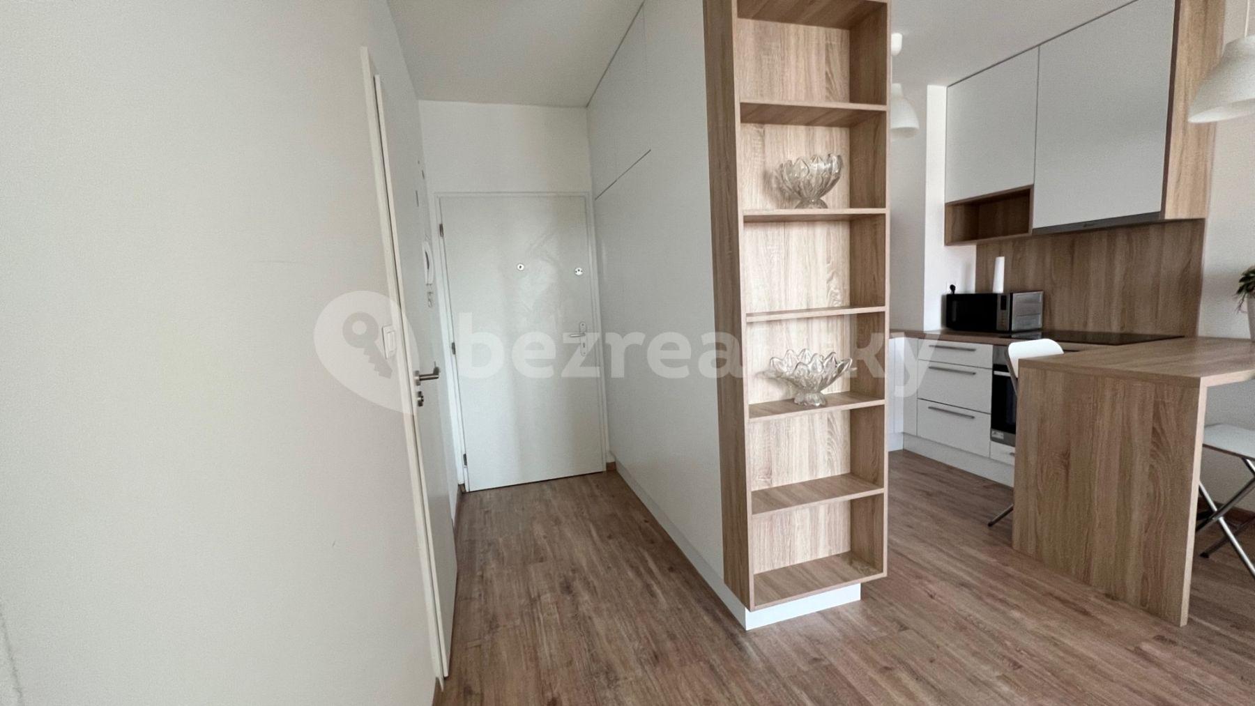 Pronájem bytu 2+1 40 m², Prievozská, Ružinov, Bratislavský kraj