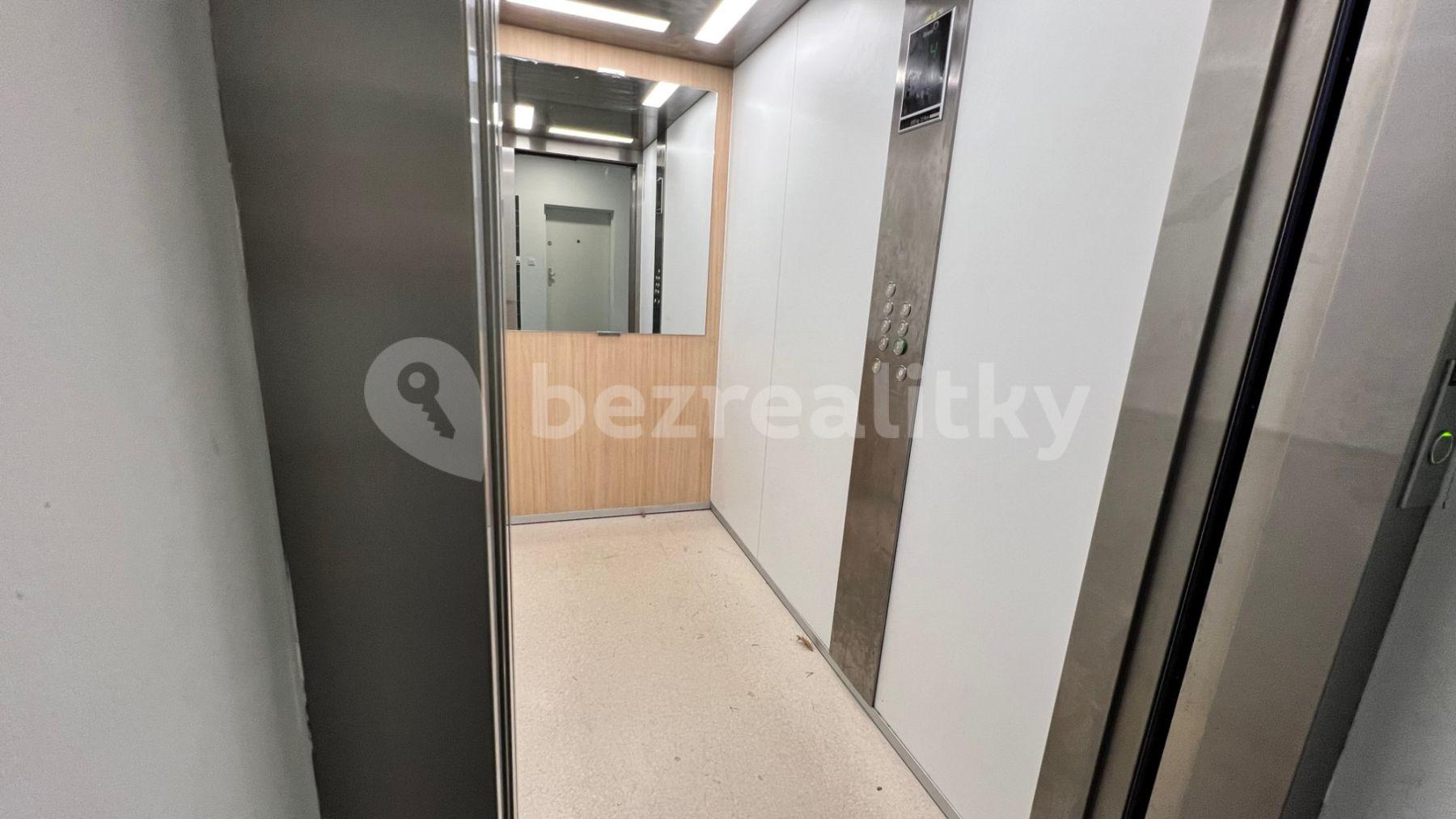 Pronájem bytu 2+1 40 m², Prievozská, Ružinov, Bratislavský kraj