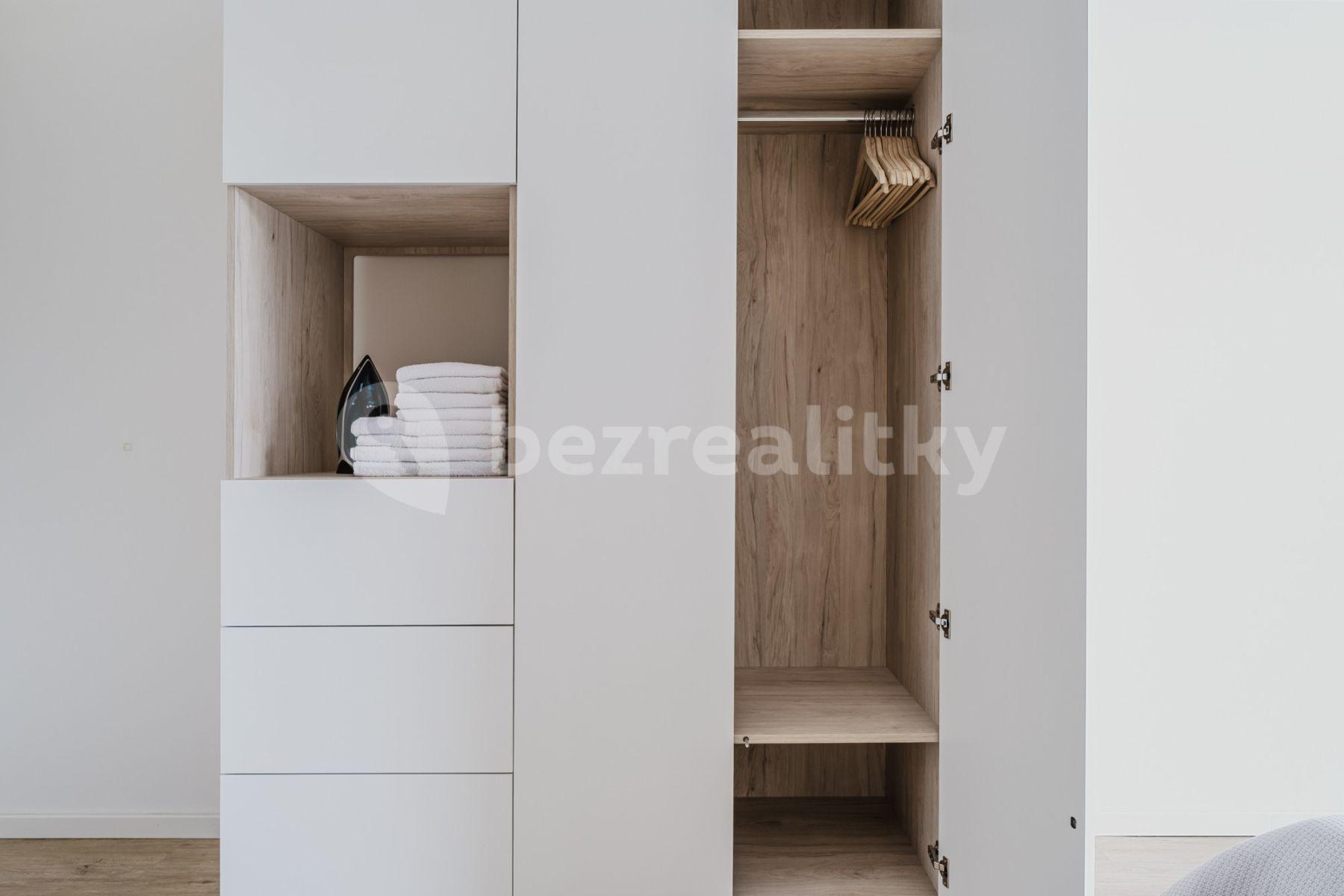 Pronájem bytu 2+1 54 m², Chodská, Praha, Praha