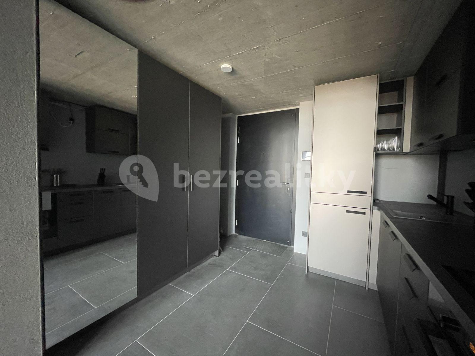 Pronájem bytu 1+kk 65 m², Československého exilu, Praha, Praha