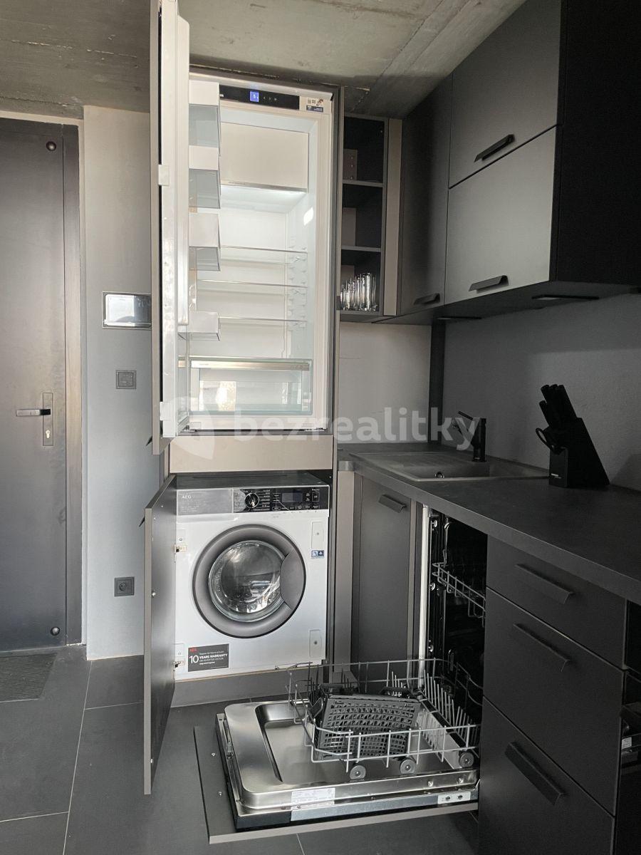 Pronájem bytu 1+kk 65 m², Československého exilu, Praha, Praha