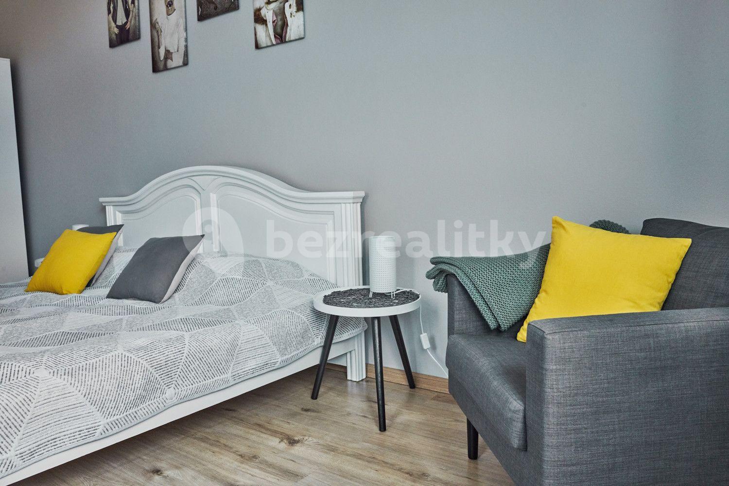 Pronájem bytu 1+kk 40 m², V. Nejedlého, Praha, Praha