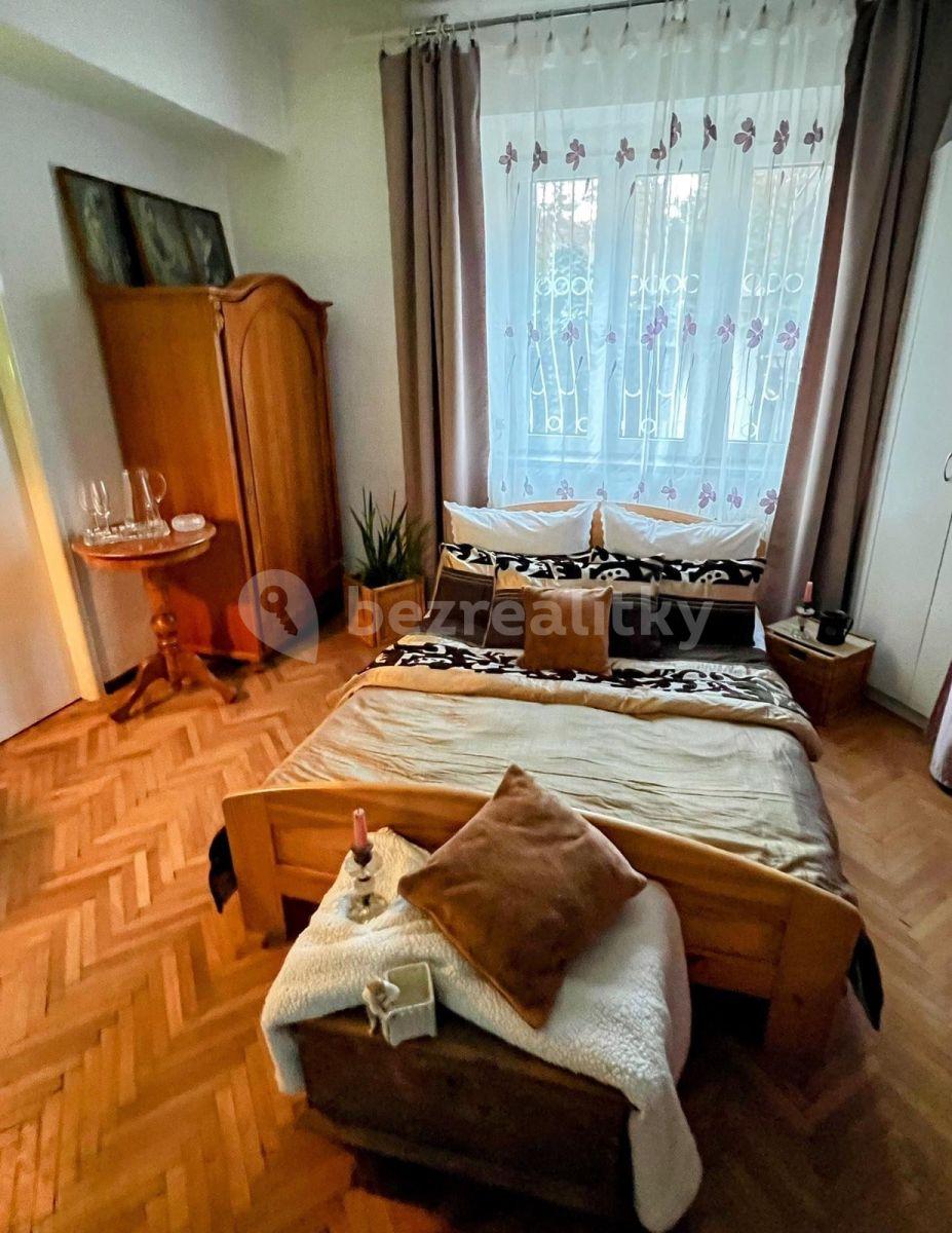 Pronájem bytu 3+1 85 m², Pod Štěpem, Praha, Praha