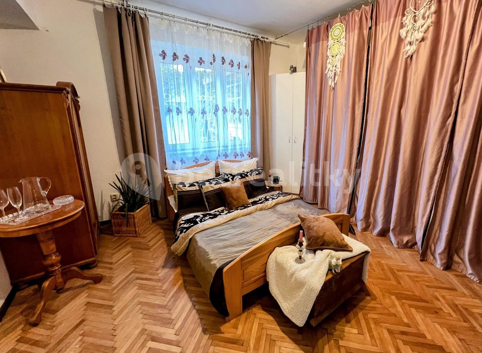 Pronájem bytu 3+1 85 m², Pod Štěpem, Praha, Praha