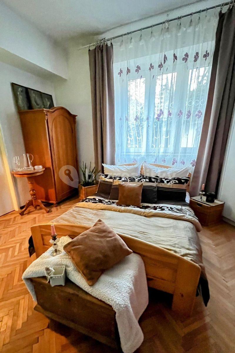 Pronájem bytu 3+1 85 m², Pod Štěpem, Praha, Praha