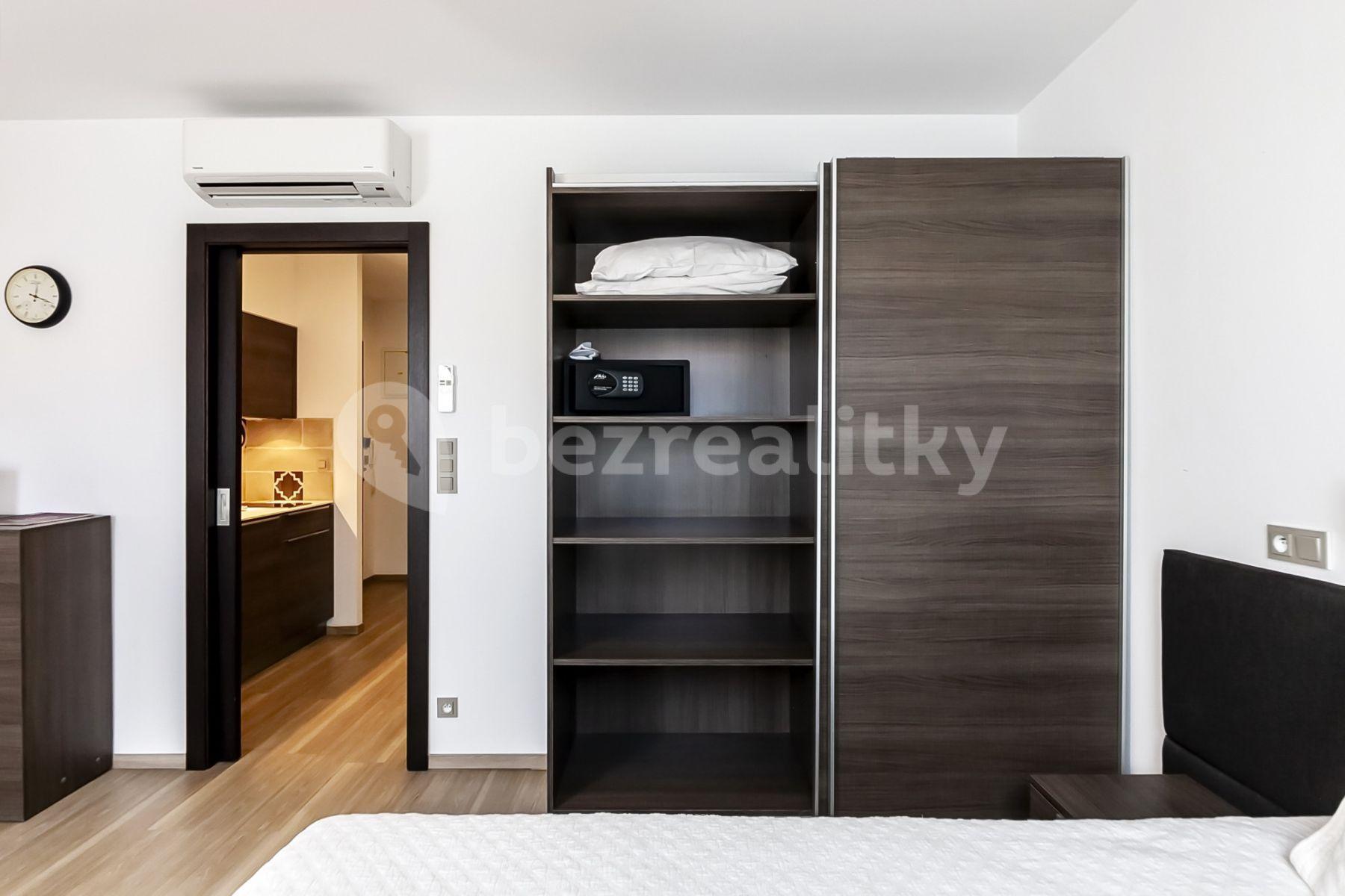 Pronájem bytu 1+kk 30 m², Legerova, Praha, Praha