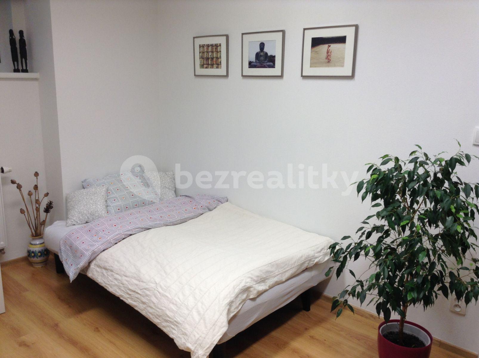 Pronájem bytu 2+1 35 m², Dvacátého osmého pluku, Praha, Praha