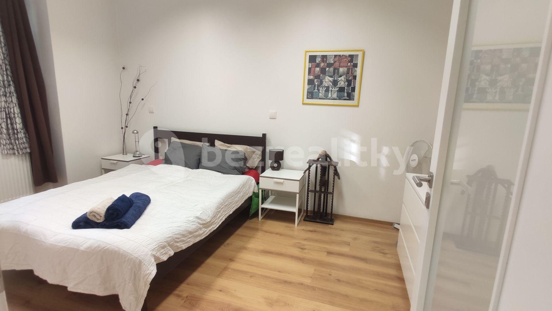 Pronájem bytu 2+1 35 m², Dvacátého osmého pluku, Praha, Praha