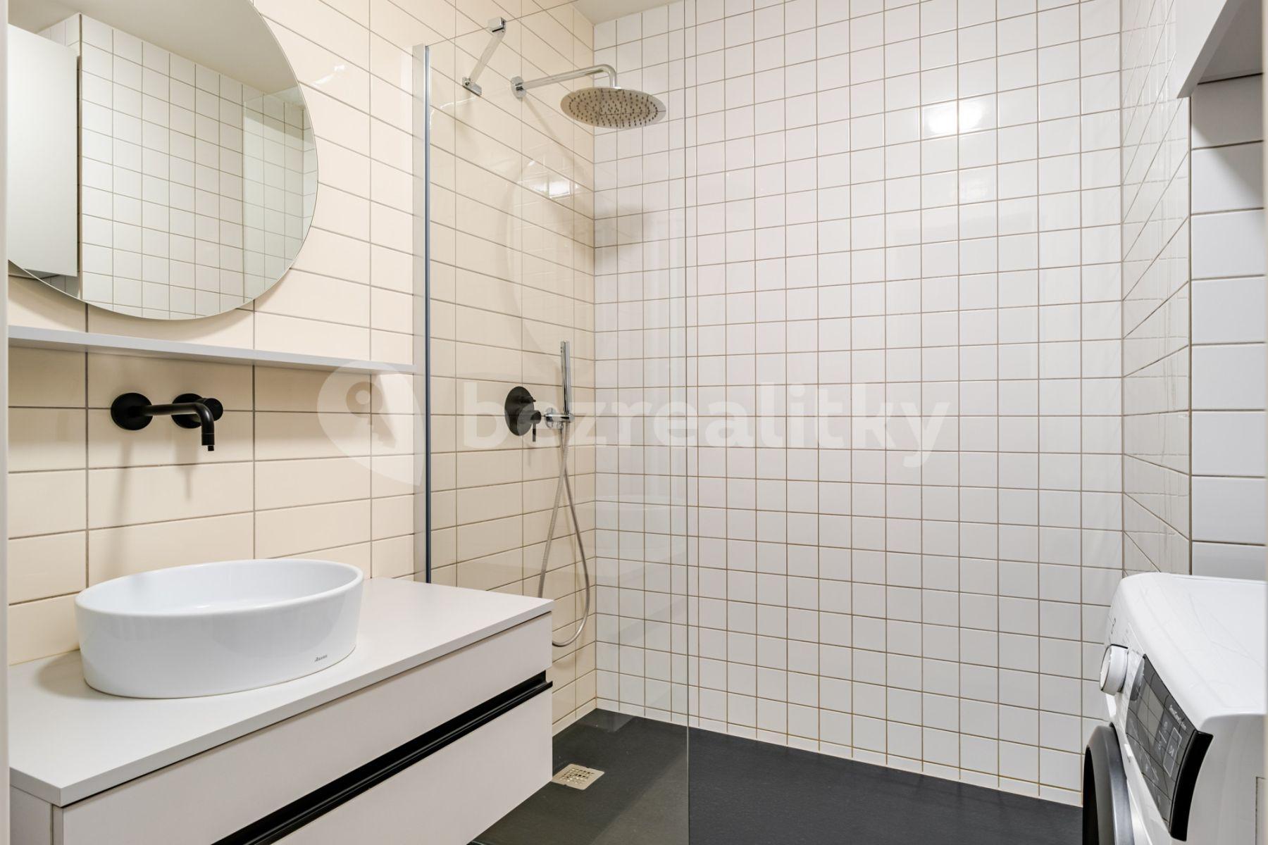 Pronájem bytu 2+1 55 m², Chodská, Praha, Praha