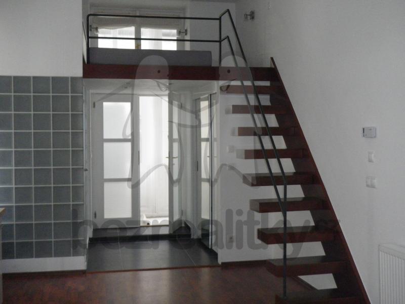 Pronájem bytu Garsoniéra 40 m², Dlouhá, Praha, Praha