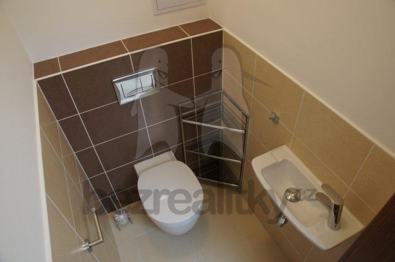 Pronájem bytu 2+kk 66 m², Nárožní, Praha, Praha