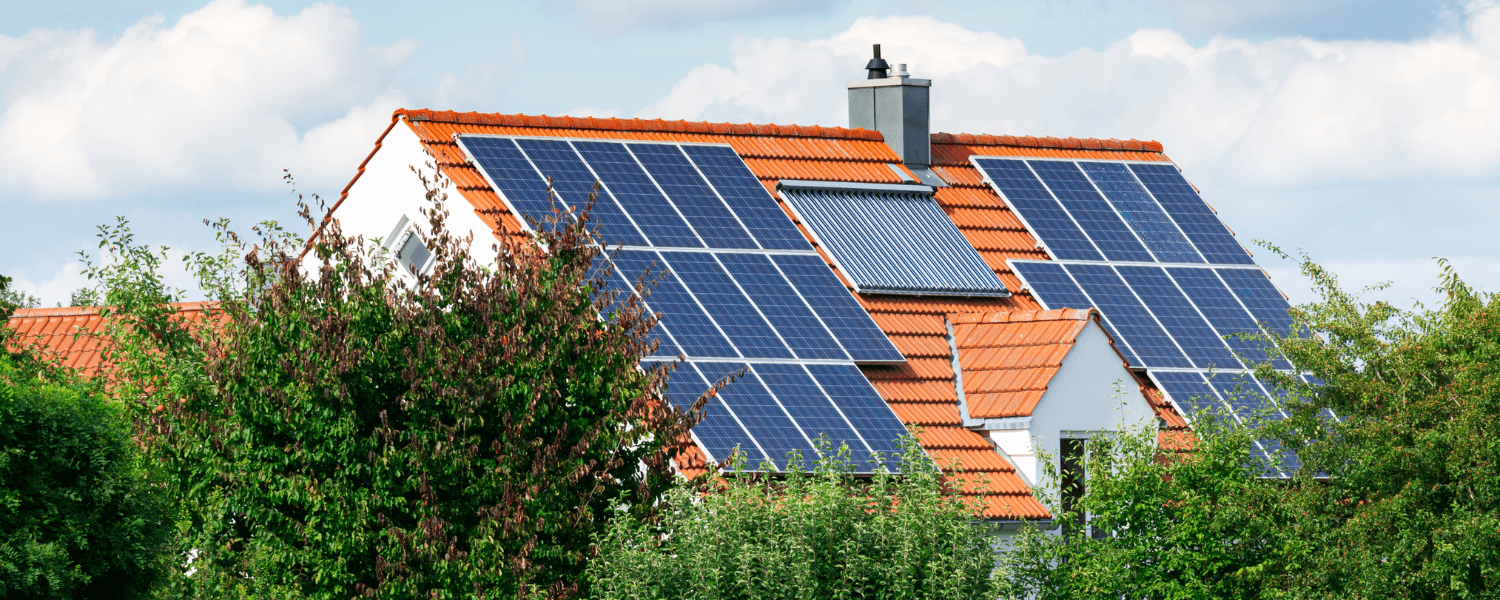 Fotovoltaika od A do Z: Výhody, cena a rizika instalace svépomocí