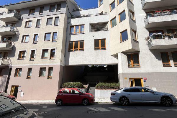 Pronájem bytu 3+kk 65 m², Rostovská, Praha, Praha