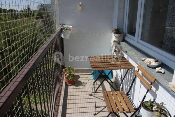 Pronájem bytu 3+1 70 m², Zárybská, Praha