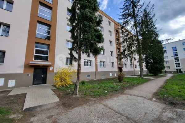 Pronájem bytu 2+1 52 m², Školská, 