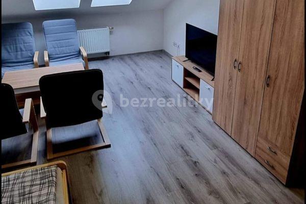 Pronájem bytu 2+1 55 m², náměstí Míru, Fryšták