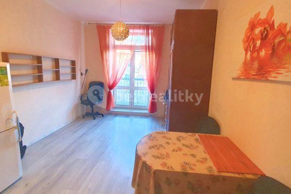 Pronájem bytu 1+kk 28 m², Slepá, Milovice