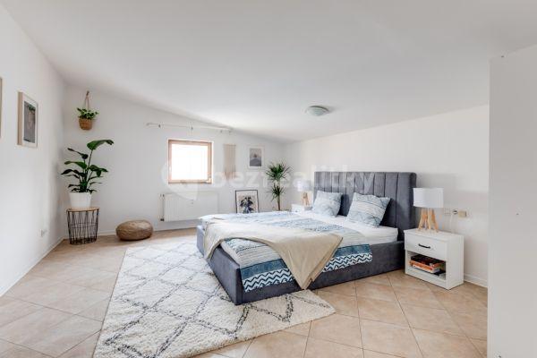 Pronájem bytu 1+kk 55 m², V Tůních, Praha