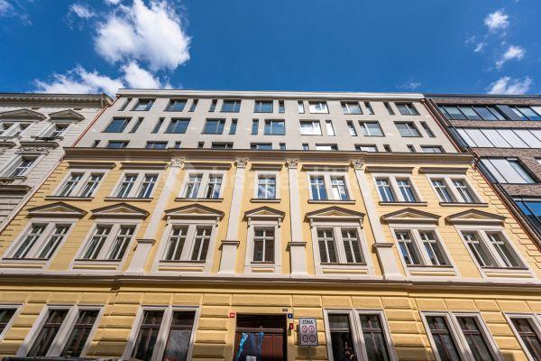 Pronájem garáže 15 m², Na Valentince, Hlavní město Praha