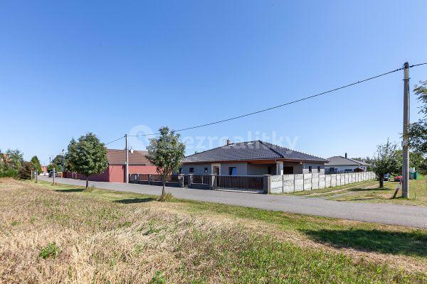 Prodej domu 167 m², pozemek 1.001 m², Zálezlice, 