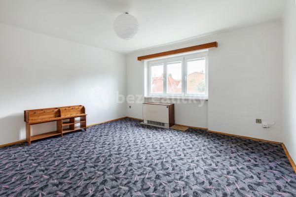 Prodej bytu 3+1 67 m², Školská, 