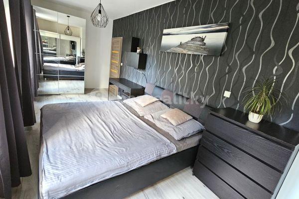 Prodej bytu 3+kk 62 m², Černokostelecká, Hlavní město Praha