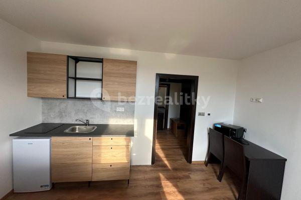 Pronájem bytu 1+kk 23 m², Suchdolské náměstí, Praha