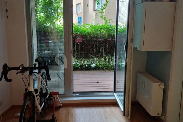 Pronájem bytu 2+kk 40 m², U Libeňského pivovaru, Hlavní město Praha