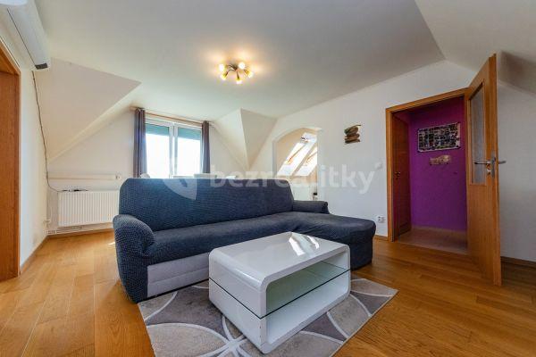 Prodej bytu 3+1 67 m², U Valu, Nupaky