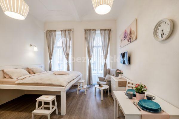 Pronájem bytu 1+1 30 m², Školská, Praha