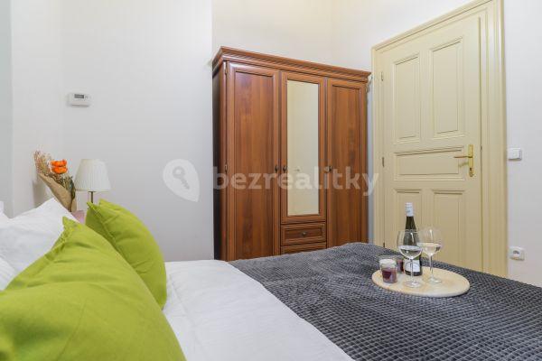 Pronájem bytu 4+1 80 m², Soukenická, Praha