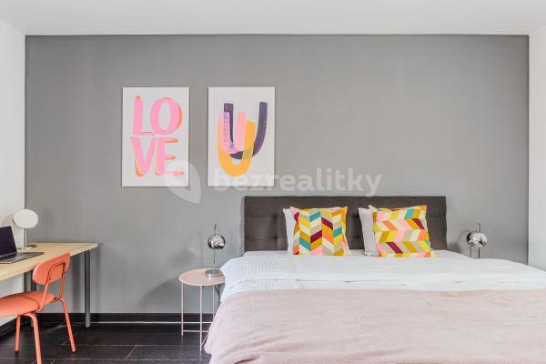 Pronájem bytu 5+1 95 m², Křižíkova, Praha